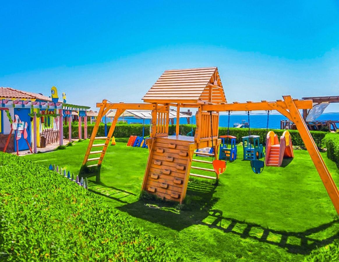 Charmillion Club Resort Sharm el-Sheikh Exterior photo Playground at the resort