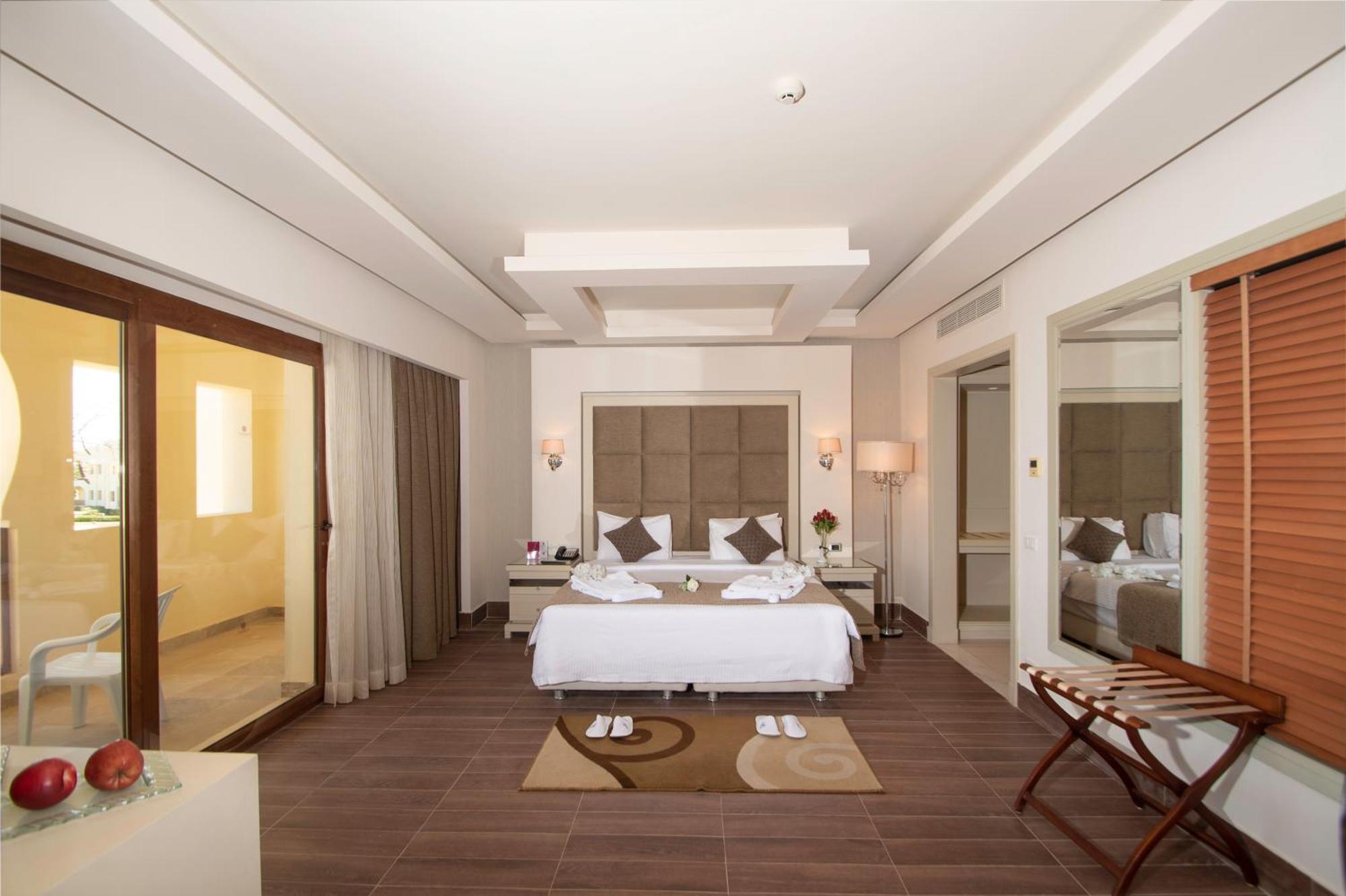 Charmillion Club Resort Sharm el-Sheikh Room photo A bedroom at the Taj Bengal