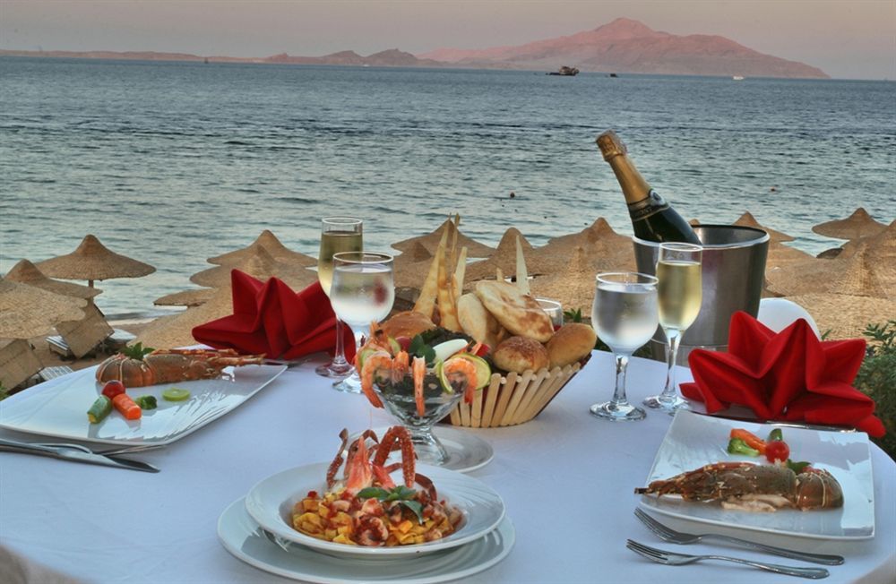 Charmillion Club Resort Sharm el-Sheikh Exterior photo A meal at a beach resort